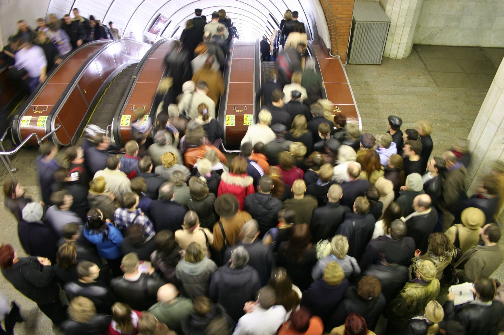Transport - crowds on escalator
