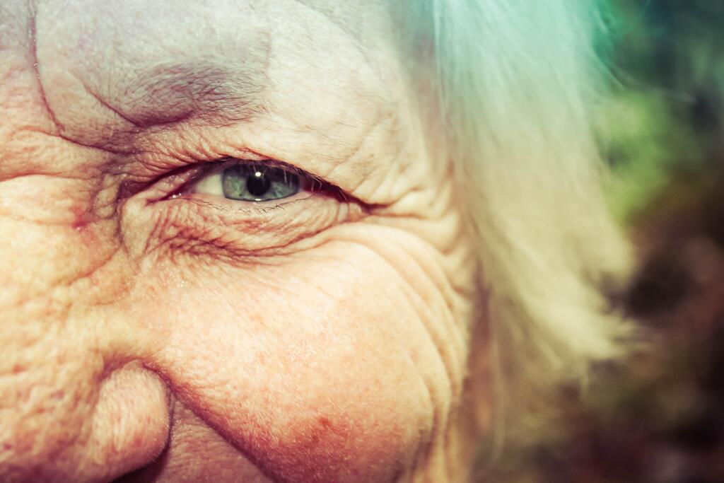 Old-woman-eye