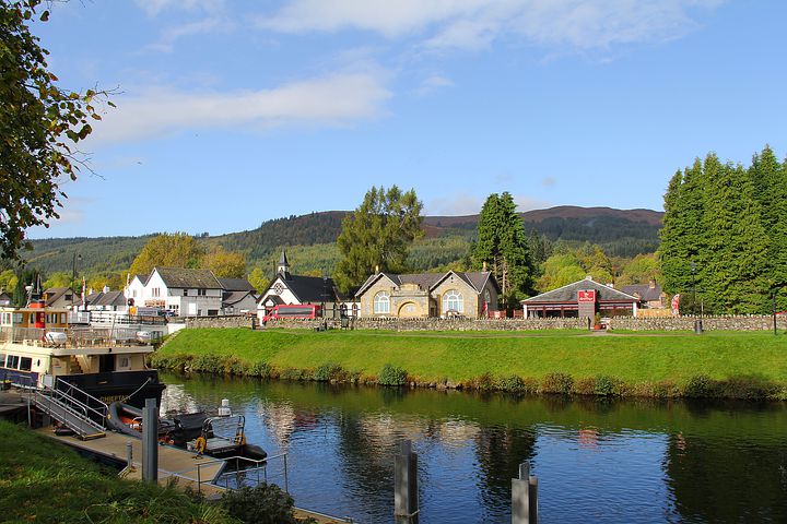 Houses by river banner